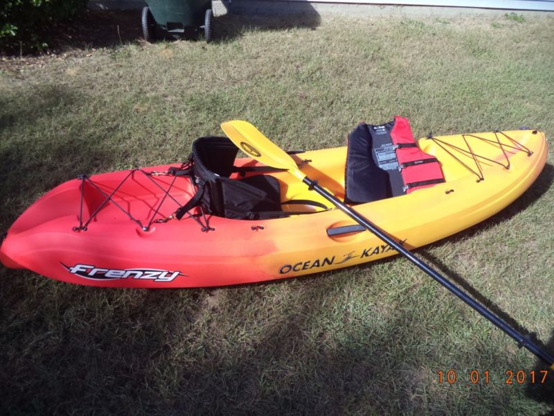 Kayak Frenzy Ocean Sit On Top Kayak Sunrise W/oars & Life Jacket for ...