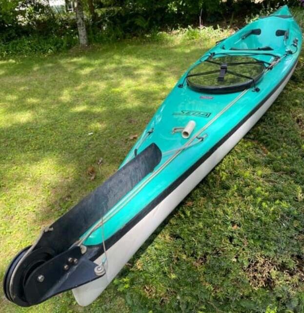 16 1/2 Ft Seda Revenge Kayak In Very Good Condition But One Blemish In