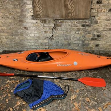Made in United Kingdom White Water Play Boat Dagger RPM Kayak 